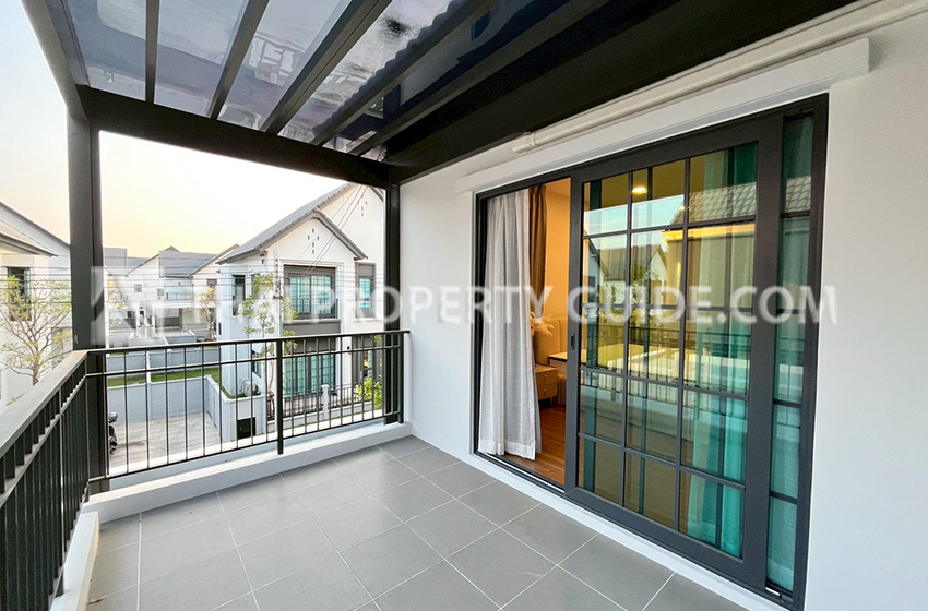 House with Shared Pool in Bangnatrad 